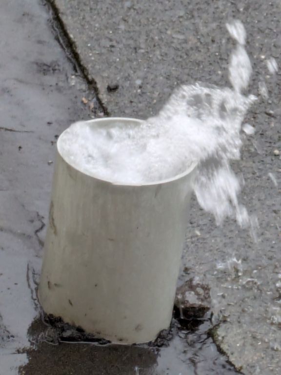 季節の変わり目の雨