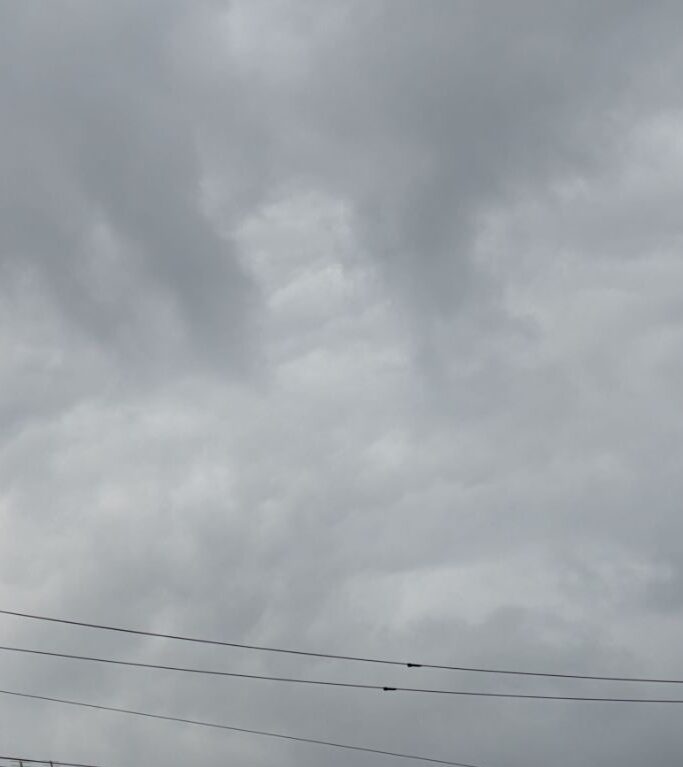 季節の変わり目の雨