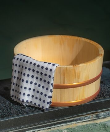 風呂桶と手ぬぐい