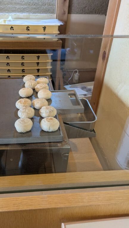 六花亭神宮茶屋店　判官さま