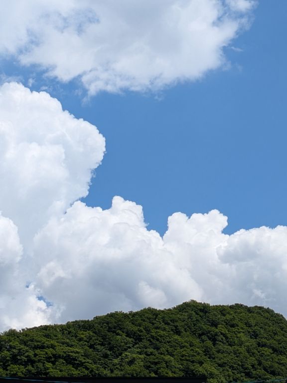山と雲