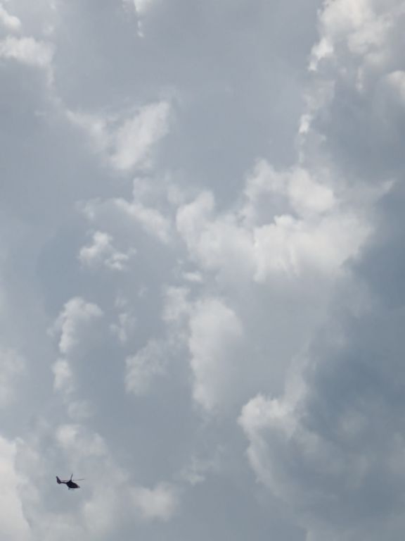 大雨警報の空